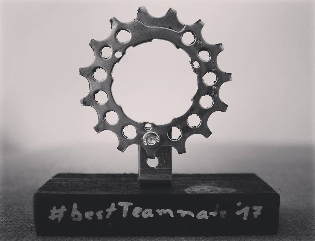 ENITRacingTeam's tweet photo. Thanks teammate Ben for this nice gift and the greatest saison 2017!! #bestteammate #2017 #teamspirit #sprocket #1… https://t.co/jsdGVSpBMW https://t.co/PwXcgAP8KO
