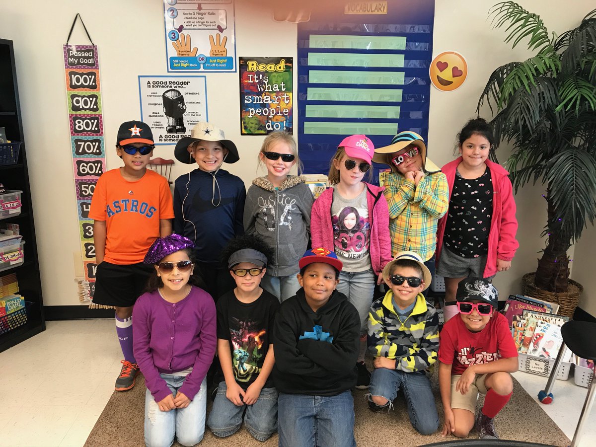 jacks3rdgrade's tweet photo. Hats off to being Drug Free! #redribbonweek2017 🎀@ElemJacks https://t.co/bFe1zI6nAc