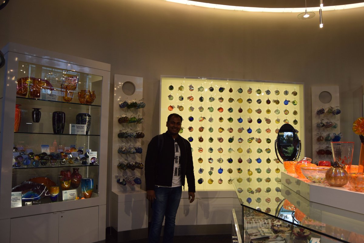 9853463673's tweet photo. Space needle visitor centre .......@GIBS_SA #GIBSMBAGLOBAL #WestCoastUSA https://t.co/sPOmYtHpCH