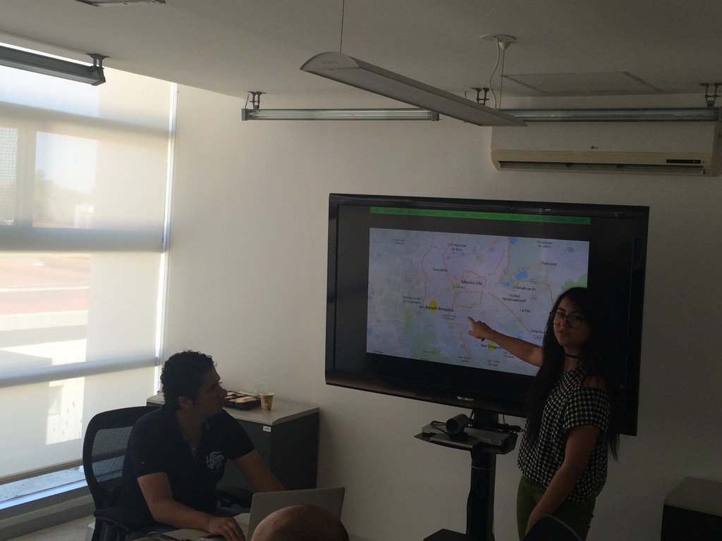 raulpacheco's tweet photo. .@LauYan y @LuisAleEC  presentando el trabajo de los casos San Bartolo Ameyalco y Xochimilco #CoReGovLab https://t.co/rB0IHY7L04