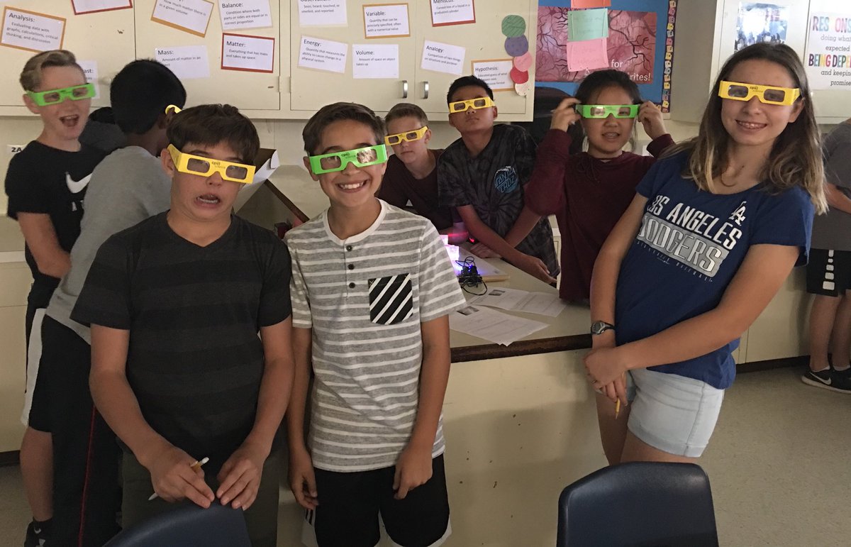 sinaloasabers's tweet photo. Mrs. Khabushani’s 7th grade students looking through diffraction grating glasses in an optic lab #sms1718 #sinaloasabers #science #opticlab https://t.co/ctmsqmbpGC