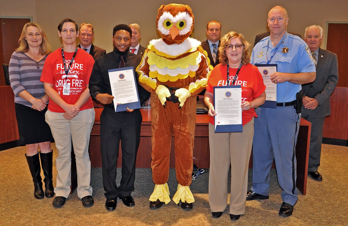 StMarysCoGov's tweet photo. Commissioners Declare Red Ribbon Week. https://t.co/7sNsJYkU38 https://t.co/hlXEYrf8U3