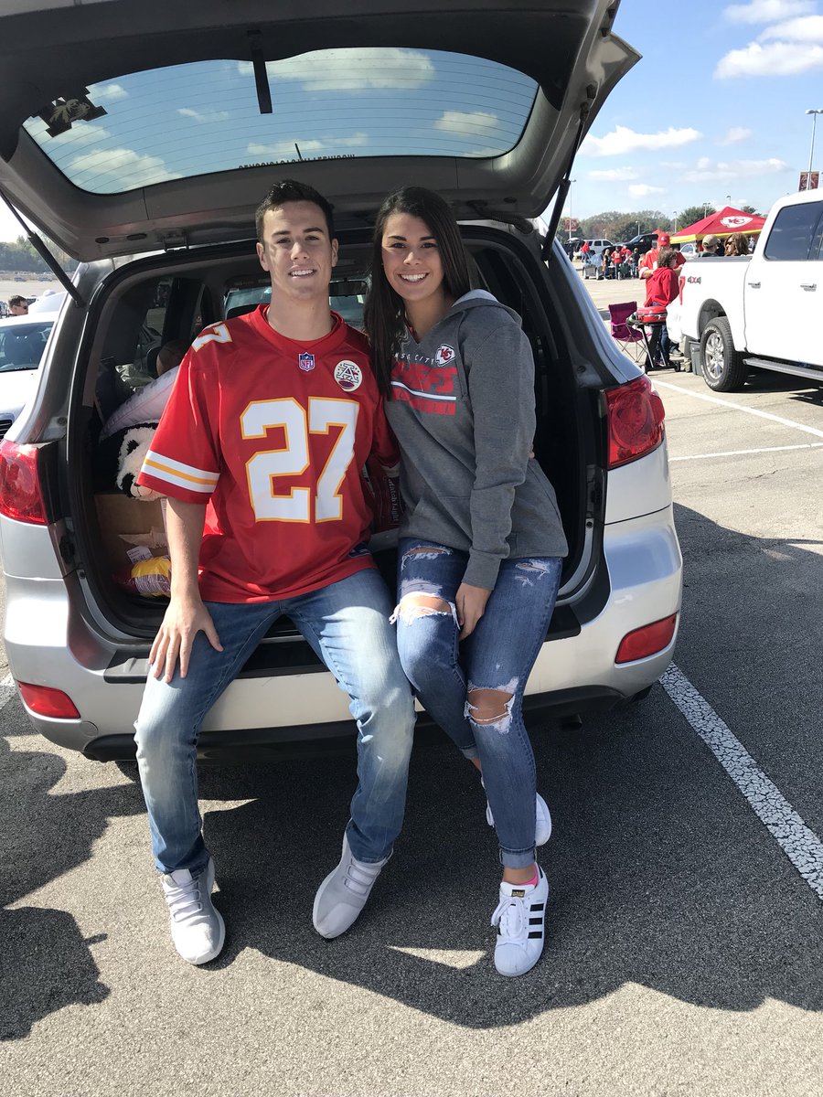 CameronLR14's tweet photo. Love doing life with you. Happy three year! ❤️ https://t.co/DMBK1hcuh9
