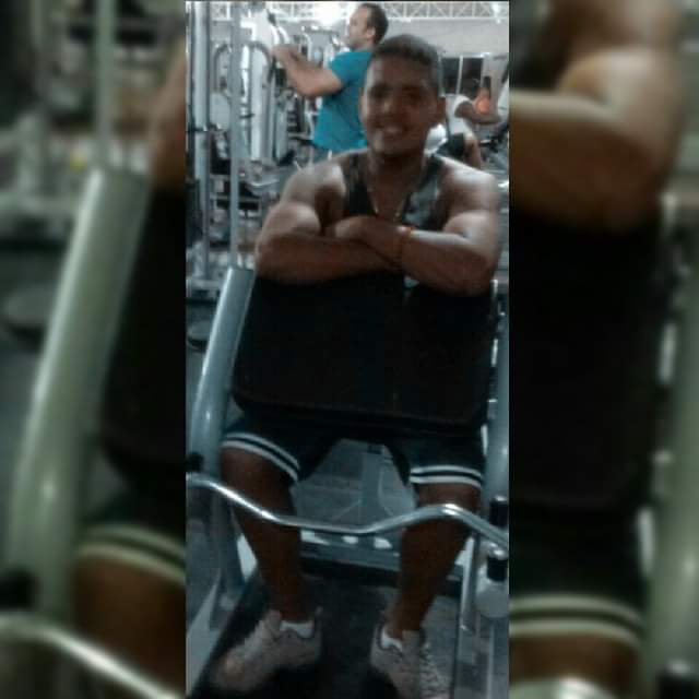 Thiagomarciel01's tweet image. #tbt #jáfuimagro #vouvoltar 😂😂