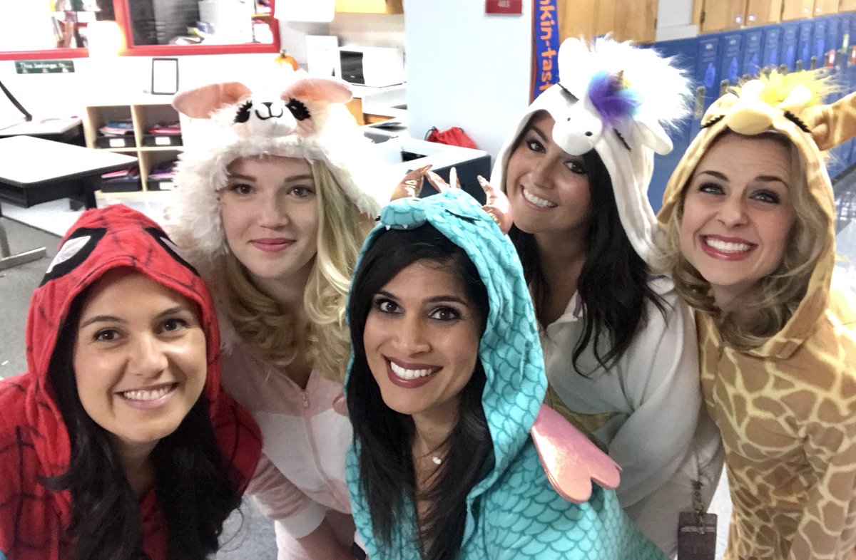 HeatonMubeen's tweet photo. Happy Pajama Day! #RedRibbonWeek #HuskyPride #teamworkmakesthedreamwork  @HaunElem https://t.co/5oTojg98SG