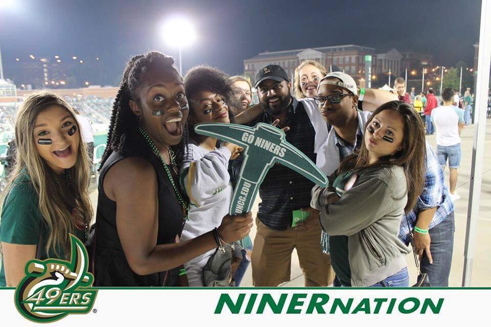 TapSnapCLT's tweet photo. #GoNiners !!! Such a fun night with @unccharlotte fans!!! https://t.co/jEdKAY3DEK
