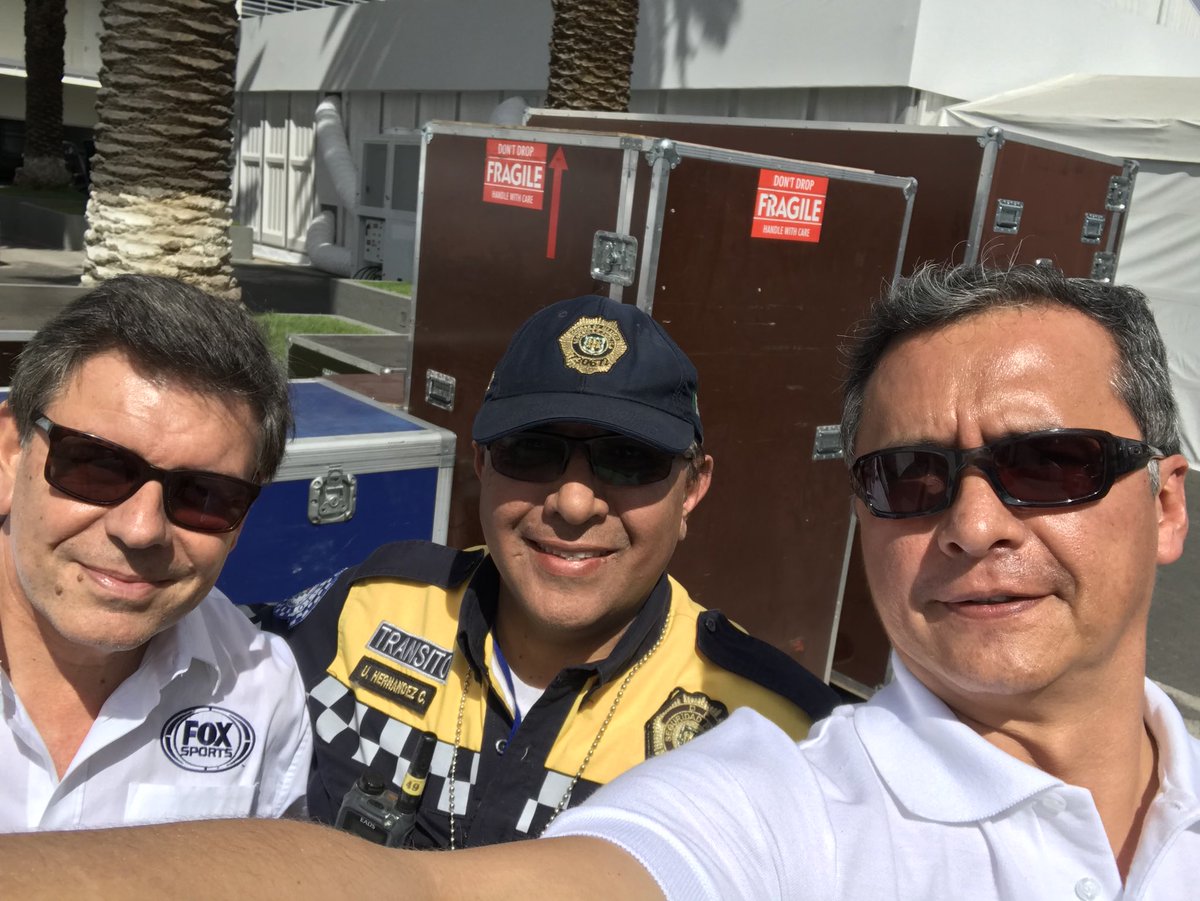 Luis Manuel López (@chacho_lml) on Twitter photo Nos detuvo un policía de transito a <a href="/F1Tornello/">Fernando Tornello 🌎🏁</a> y a mi, no por infracción. Fue para selfie. Nos encanta que sean aficionados <a href="/transito_CDMX/">Transito Vial CDMX</a> Nos detuvo un policía de transito a <a href="/F1Tornello/">Fernando Tornello 🌎🏁</a> y a mi, no por infracción. Fue para selfie. Nos encanta que sean aficionados <a href="/transito_CDMX/">Transito Vial CDMX</a>
