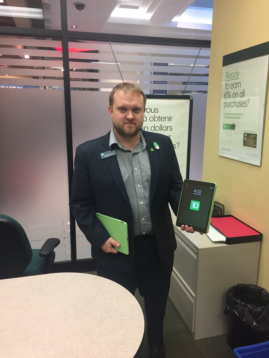 JustinManuel_TD's tweet photo. Who has 2 thumbs, 2 iPads &amp; can serve multiple customers at once? @td_greg! #Digital30in30 14/30 @matthewcram_TD @AndrewP_TD @TaraLynnH_TD https://t.co/xvYM5YQUk3