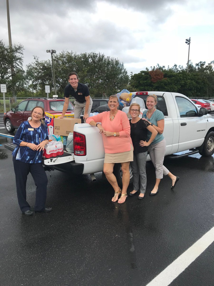 LizSocialWorker's tweet photo. What happens when you combine @BonitaSpringsHS &amp; social workers with big trucks?TONS of donations sent to @EvasClosetSWFL &amp; @BucManatees! https://t.co/oWXIrYkpbl