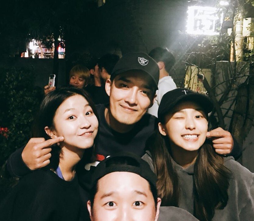 BoraUpdates's tweet image. [IG] 171023 #yoonbora was at gathering party with her collage friends (1)cr.ahn_bong  | #bora #윤보라 #보라