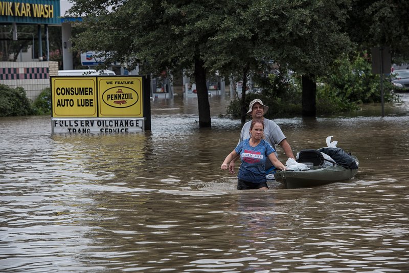 Greenpeace's tweet photo. #Extremeweather has already cost the US $350 billion — and #climatechange is going to add to the bill https://t.co/Un2NjNqEqt https://t.co/vTLjaTbIip