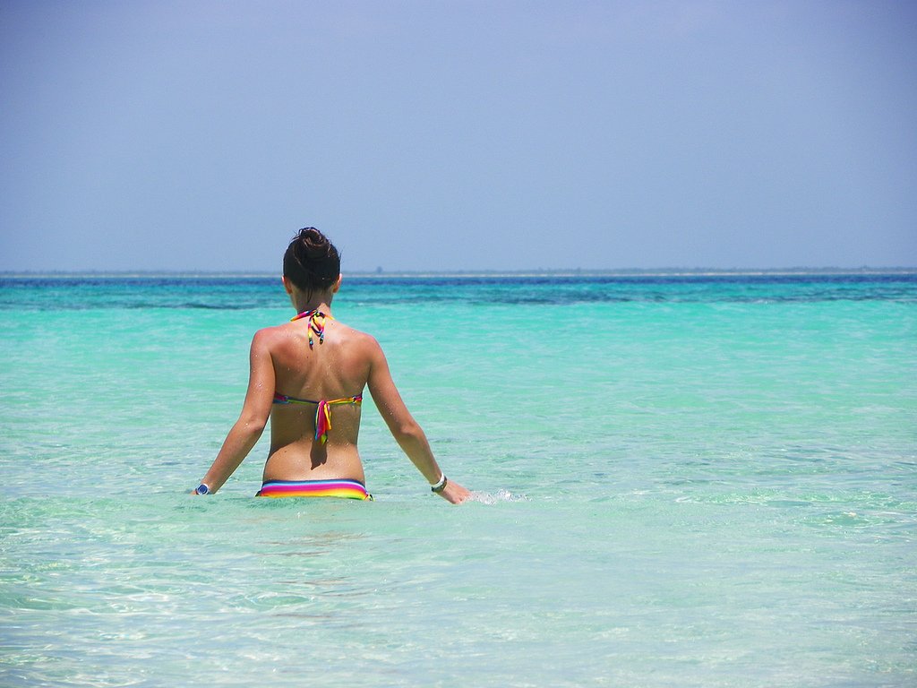 caraballedacc's tweet photo. ¿Sabías que el mar en calma nos genera confianza? Al no existir lugares “ocultos” el cerebro lo asume como una ausencia de amenaza. #TipsCCC https://t.co/r2LFiLTZeM