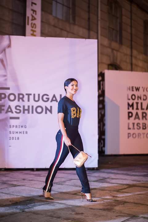 thay_bagaceira's tweet photo. Luz na passarela que lá vem ela THAY NO PREMIO MULTISHOW #MPN #ThaynaraOGGata https://t.co/VPt0QFmblk