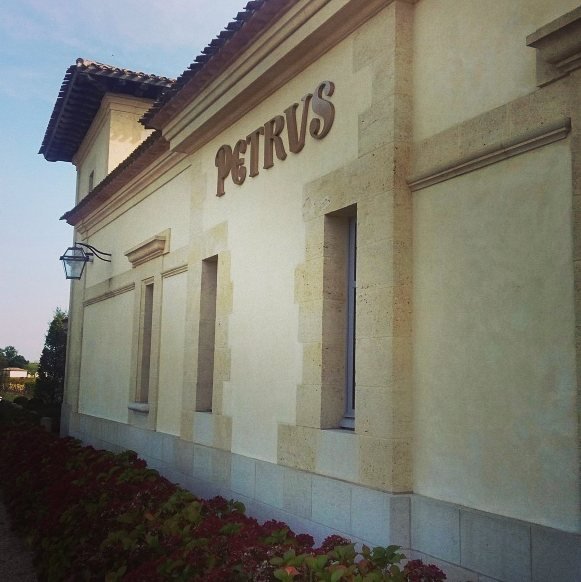 comte_so's tweet image. Pas grand chose....la petite maison ! Love it !!!! 😁😍 #winelover #wineaddict