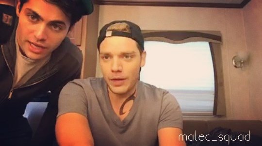 MalecSquadIT's tweet photo. #DomTakeover! Matt stopped by to say hi to the fans.
-Lidia
#Shadowhunters https://t.co/EowOWnBdcl