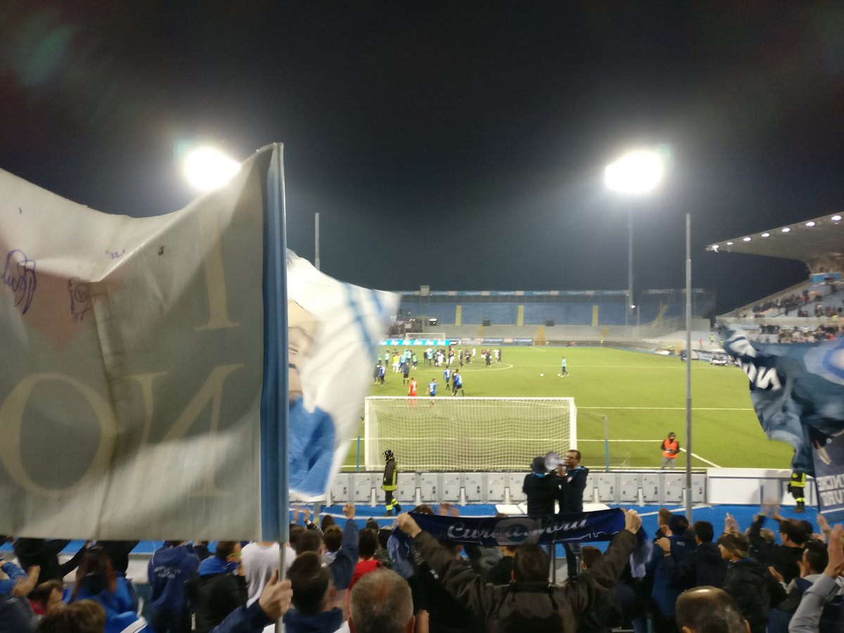novaratwitta's tweet photo. Prestazione sottotono, anche se l'impegno dei giovani entrati nel secondo tempo ha permesso quasi di farcela. #ForsaNuara #Novara #NovSal https://t.co/A0pEHxs2hd