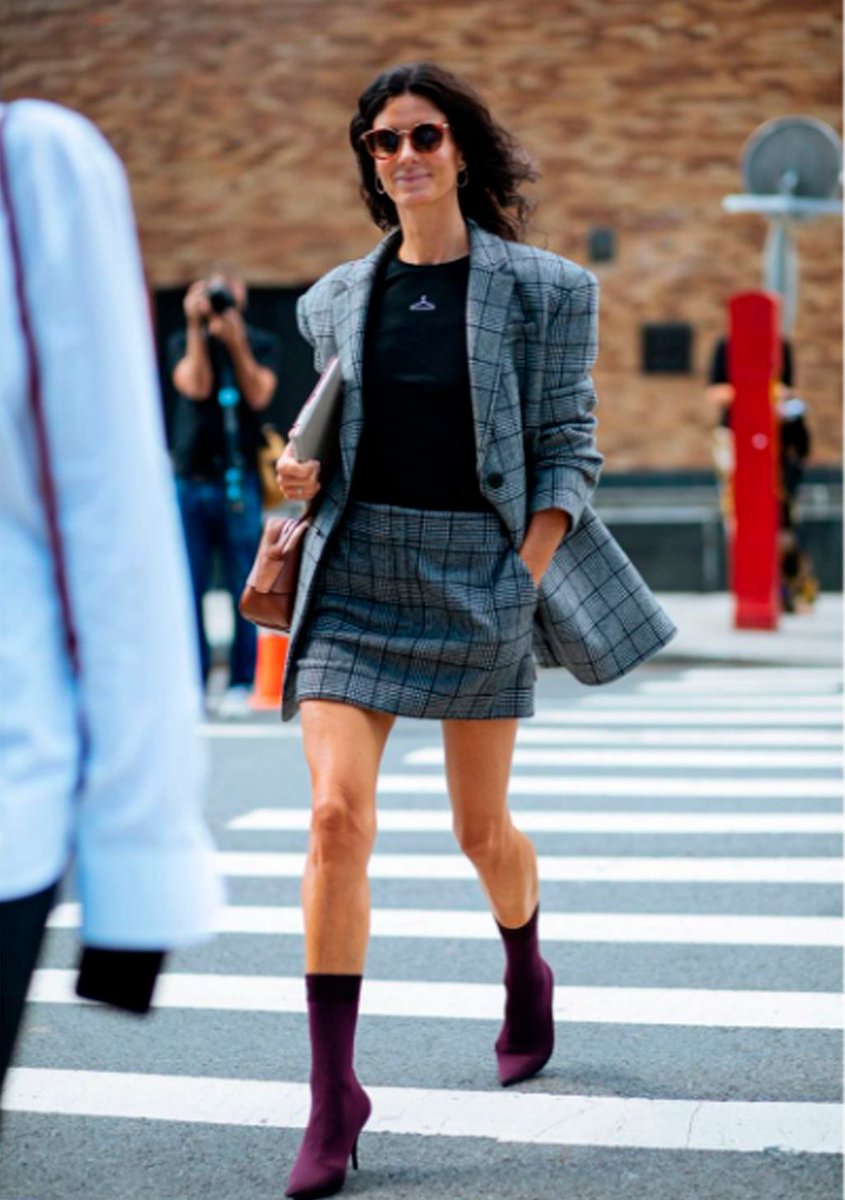 SusanaBlumesign's tweet photo. #NuevaTendencia ¡El traje de chaqueta de cuadros, con falda o pantalón! #TrajeSastre #ModaGranada #ModaEspaña #Vogue #FelizNoche #Design https://t.co/ldIWrDo4Rg