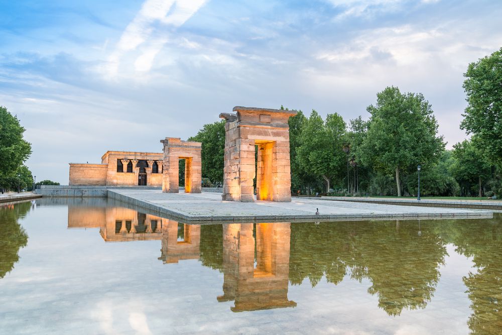 EspanaEnLatam's tweet photo. The only Egyptian temple in #Spain.
You might think we're talking about Egypt, but no, this is #Madrid. 
https://t.co/yGPDgTmvHd
#VisitSpain https://t.co/F21fikLwYT