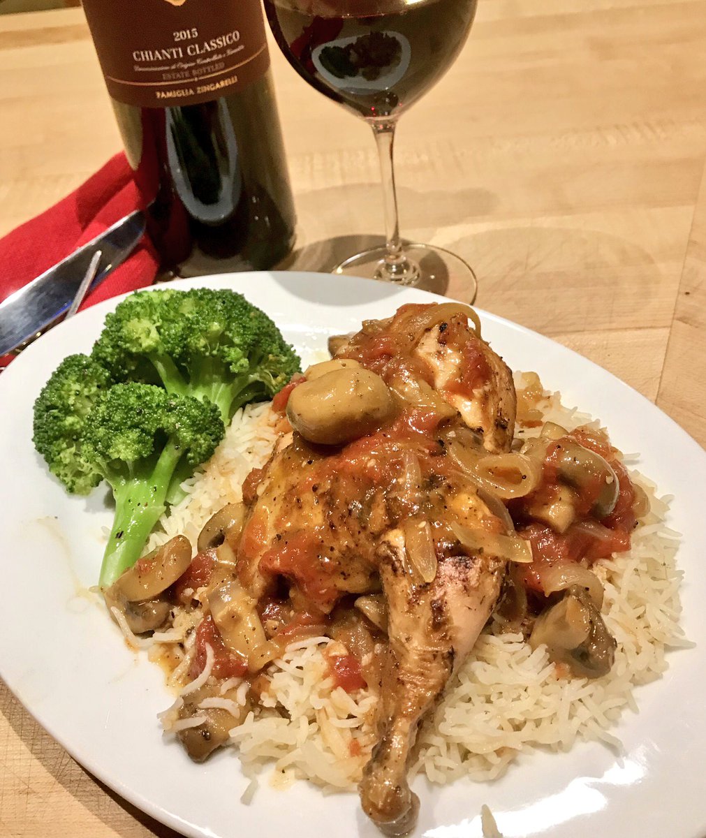 DavidWoolpy's tweet photo. Chicken Cacciatore, Chianti Classico #blogmylunch https://t.co/4rkU5G4emb
