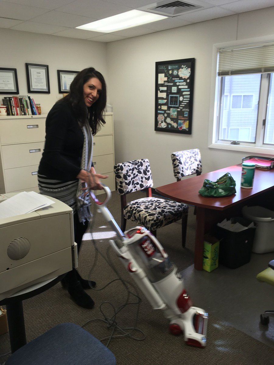 mary_shores's tweet photo. YES, even the boss has to clean her office from time to time (and it really needed it!) #maryshores #silly #immessy #icanthelpit #ideapeople https://t.co/41xZFtlRD1