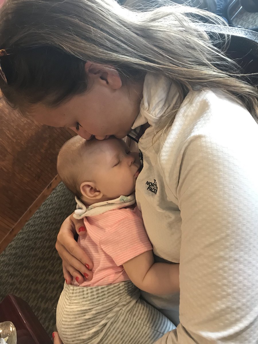 dayna_anne's tweet photo. Five months old today and twice the size of an average baby, love my chubby girl ❤️ #17lbs https://t.co/QMGWr4Jm30