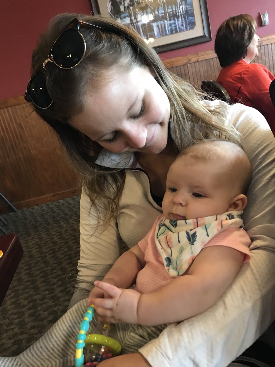dayna_anne's tweet photo. Five months old today and twice the size of an average baby, love my chubby girl ❤️ #17lbs https://t.co/QMGWr4Jm30