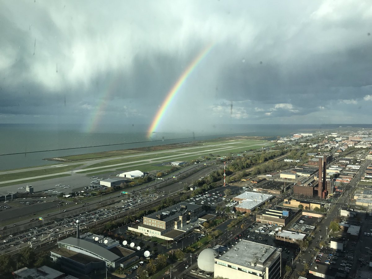 brianwillse's tweet photo. @ScottSabolFOX8 Happening now past Burke. Pointing to #LakeSurf #rainbow https://t.co/b97jT9ZtRP