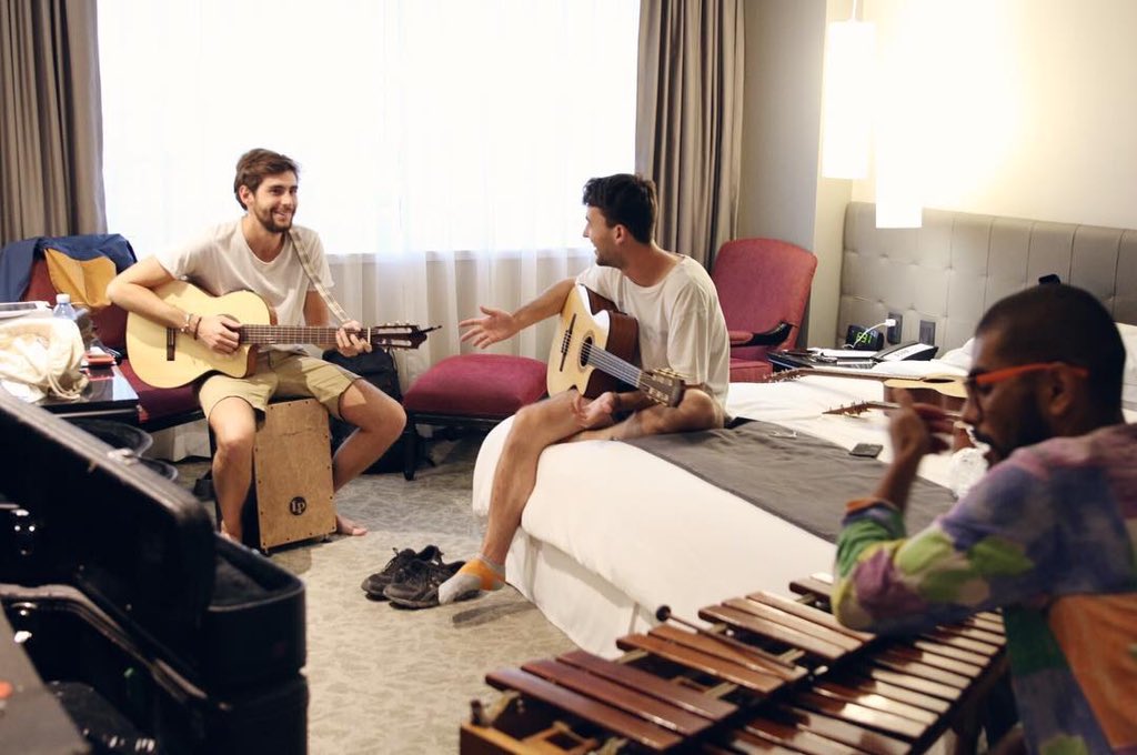 alvarosolerbr's tweet photo. Tudo pronto!! Hoje é dia de @asolermusic no México! 🎶🇲🇽🎤 https://t.co/iUO0va2gLQ