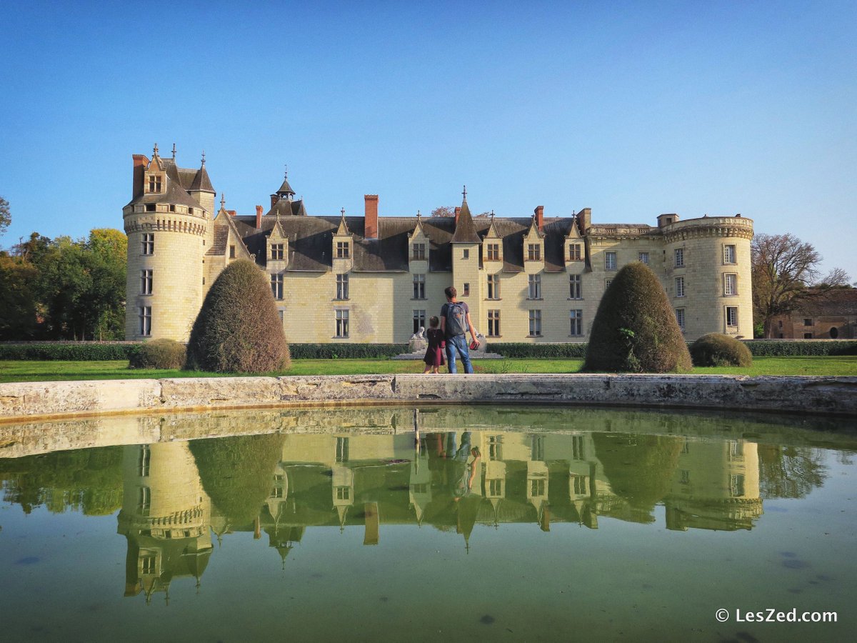 les_zed's tweet photo. Près de #Poitiers, le Château de Dissay nous a émerveillé : un vrai château de princesse dans l'esprit de Chloé 😍 #vienne86 https://t.co/R1lyJBXetG