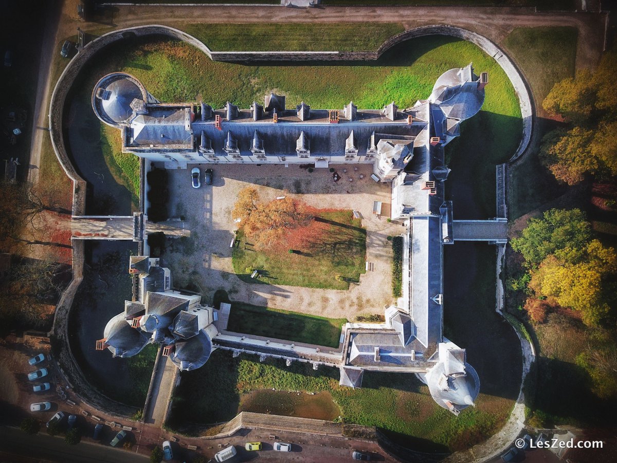 les_zed's tweet photo. Près de #Poitiers, le Château de Dissay nous a émerveillé : un vrai château de princesse dans l'esprit de Chloé 😍 #vienne86 https://t.co/R1lyJBXetG