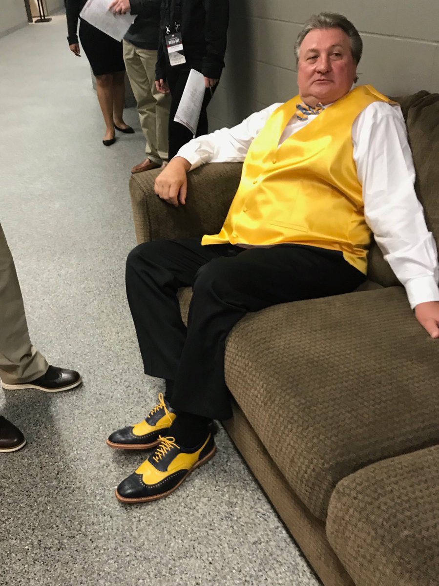 JordanMcCabe5's tweet photo. My coach > yours https://t.co/m7vU7FOtpE