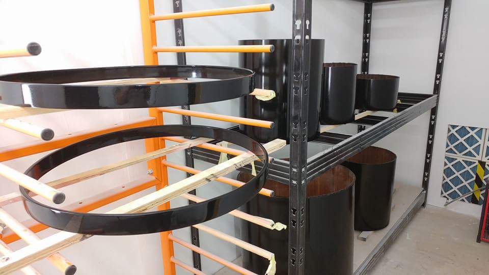 Piano black high gloss over mahogany. Is there anything more classy?! #pianoblack #drums #stayclassy