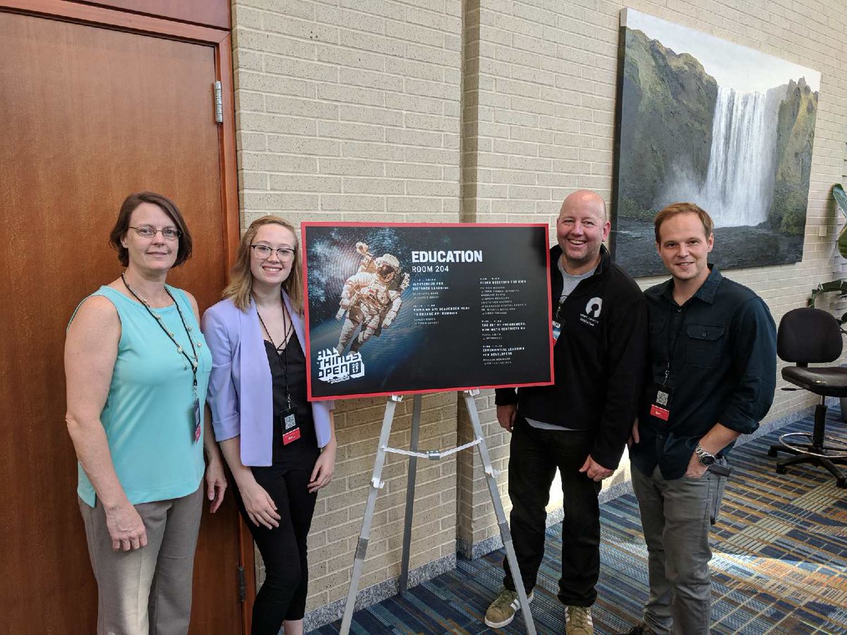 knavtech's tweet photo. Thanks @linuxfund for supporting the @OpenSourceOrg @SCInformalSTEM @SchodackCSD presentation about Floss Desktops for Kids! https://t.co/Qv4gfYGkjZ