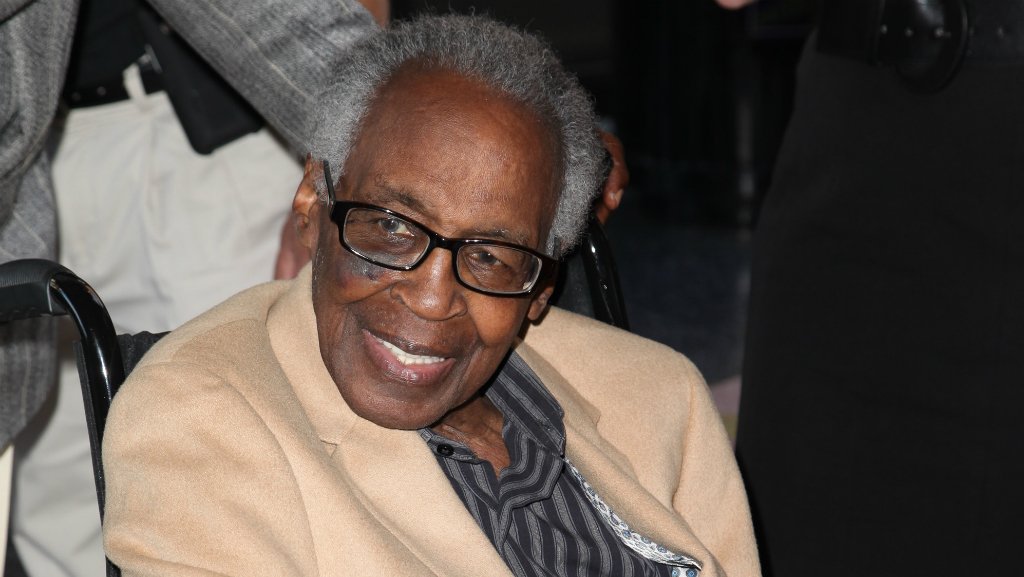 TheIndie105's tweet photo. Robert Guillaume, #Emmy-winning #Soap. #Benson actor, dies at 89 https://t.co/ZaTFfOzjkF https://t.co/UtOTnPnBzL