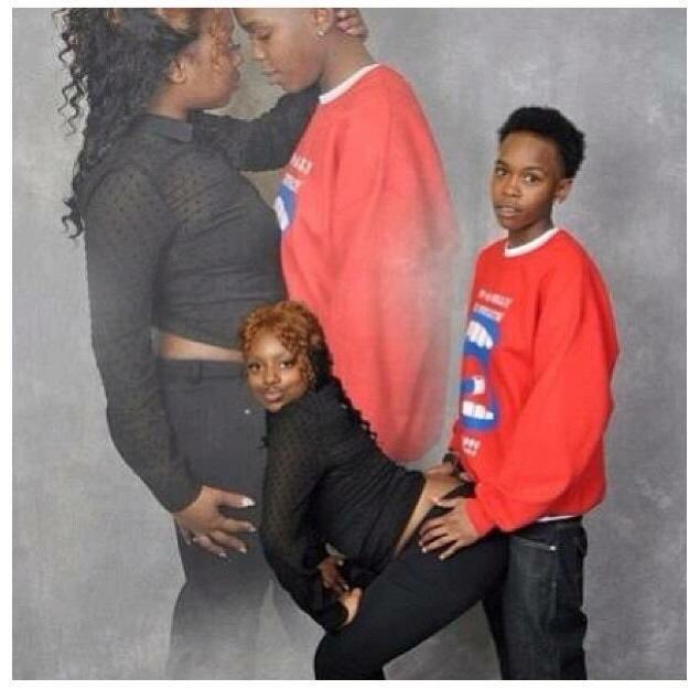 suhhhhray's tweet photo. If we don’t have a love like this, I don’t want it. https://t.co/QEBBQp82Xv
