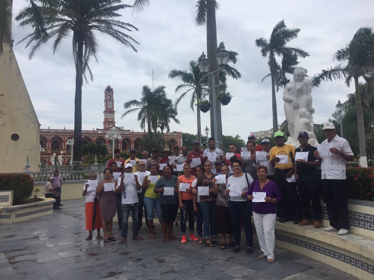 AGME085's tweet photo. #PROPESCA ALVARADO, VER. Pescadores felices por apoyo de @Conapesca @SAGARPA_mx atraves de INCA @LeticiaInca @sicsic_mar @EPN https://t.co/XBE0DDwvKq