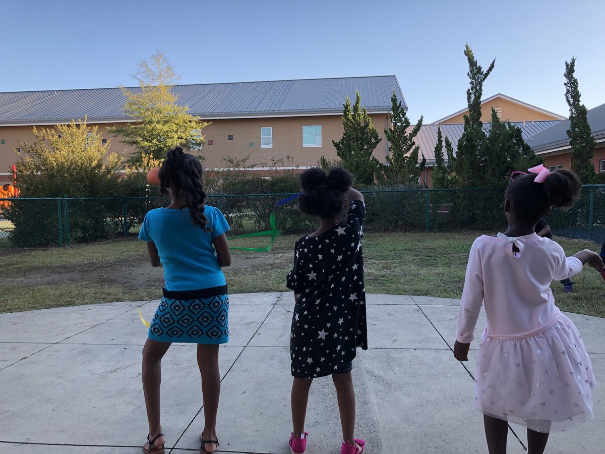 Aubslilfalcons's tweet photo. #SuperFRES #aftercareprogram cheering on a pickup game of #soccer #getoutside https://t.co/oHxqGb8slo