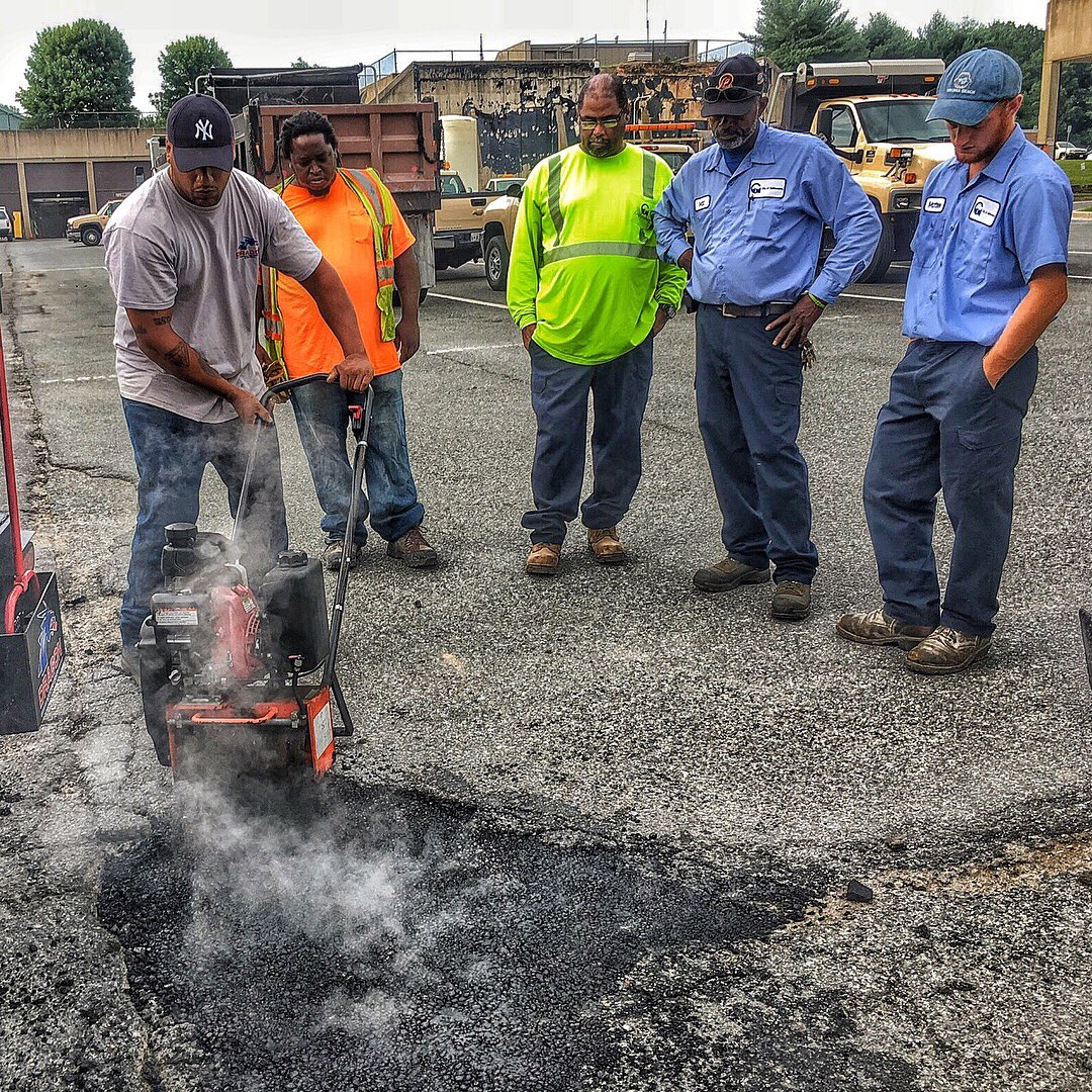 DragonAsphalt's tweet photo. Pothole Problem?? No more! Make your own high quality Hot Asphalt from #Millings using the #Dragon Asphalt #Mixer!  #asphalt #recycle #green https://t.co/Yn5oqtEgZo