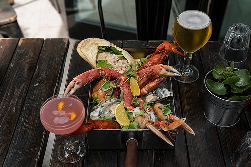 unionwharfapts's tweet photo. Try Minnow Baltimore, One of the City's Best New Seafood Spots  https://t.co/QJTXcPqId1 https://t.co/A5GxX8a51x