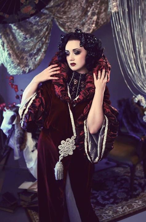 TheGatsbyClub's tweet photo. We’re delighted to announce our headlining act at the Winter Ball on Sat 25 Nov at @GUUnion is international burlesque starlet ELIZA DELITE! https://t.co/P8JQOJjgvj