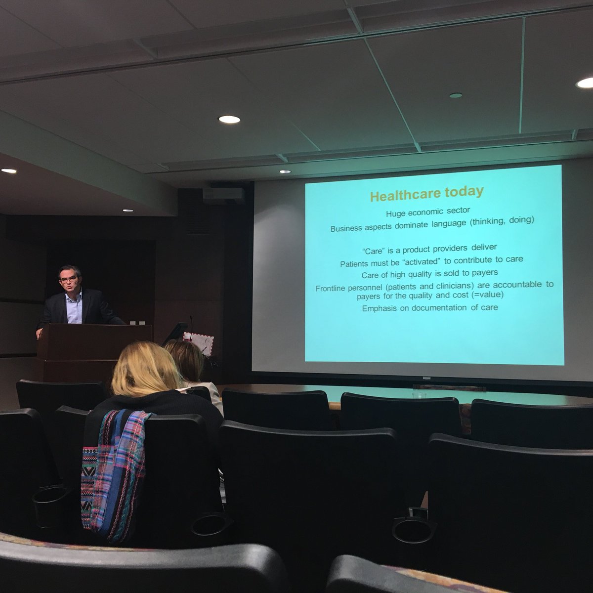 patientrev's tweet photo. inaugural book talk! #whywerevolt #MDM2017 https://t.co/Vjtq46FpmD