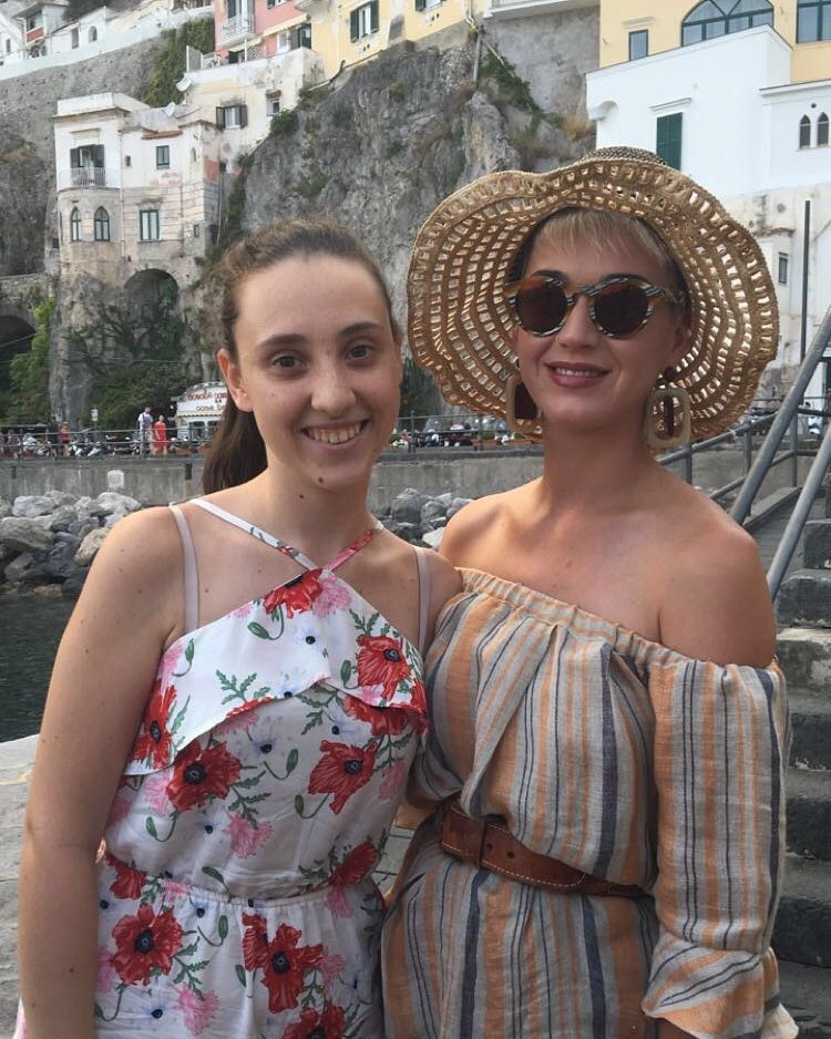 FrancescaRita25's tweet photo. Day 9 : when @katyperry talked with me on the 12nd of July in #Amalfi! β€ #10daysofKaty #KatyPerry https://t.co/f6HGq8XT9H