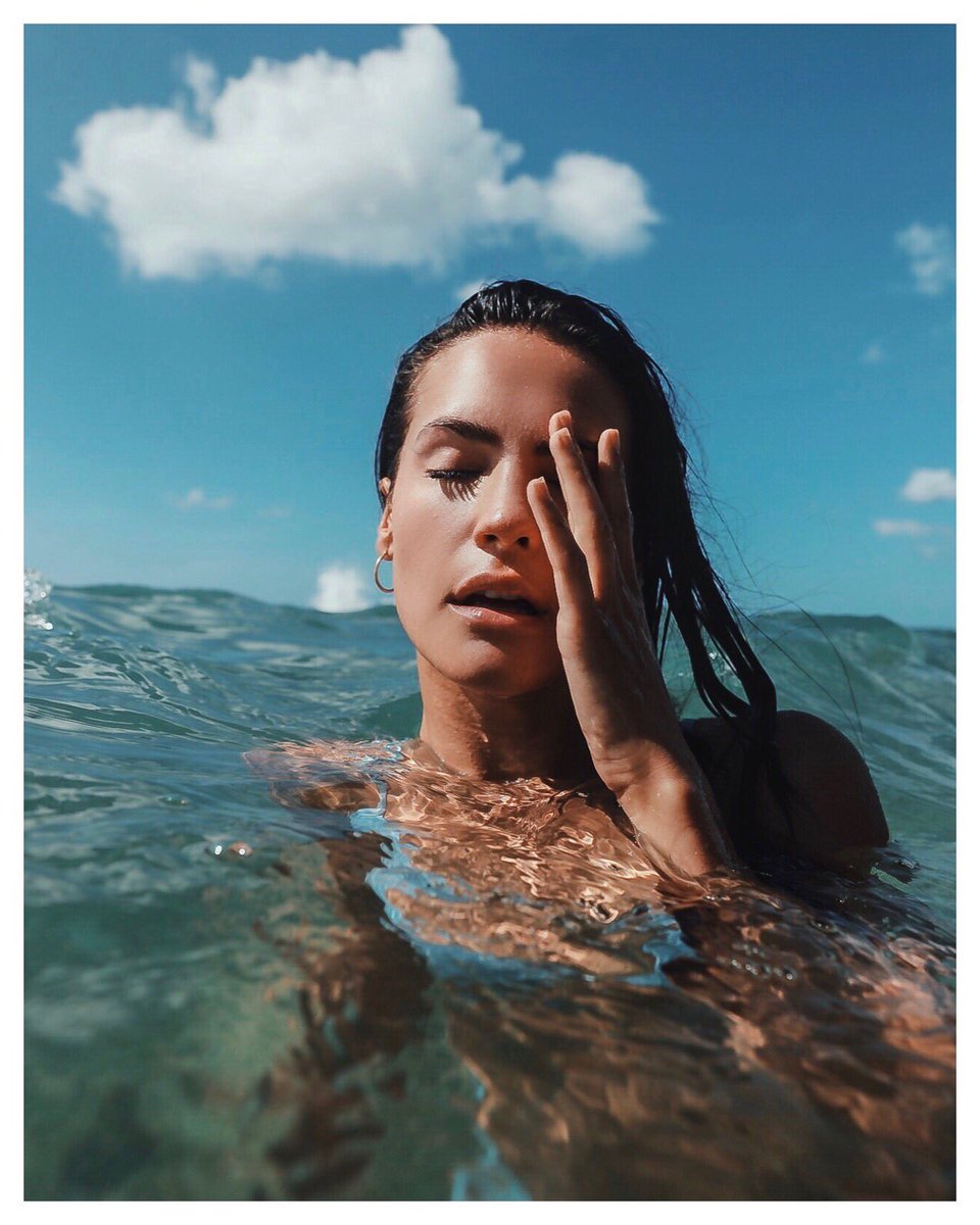juliaeoverby's tweet photo. Endless blue, I love you 🦋🐬😌 https://t.co/XZJWeawxUi