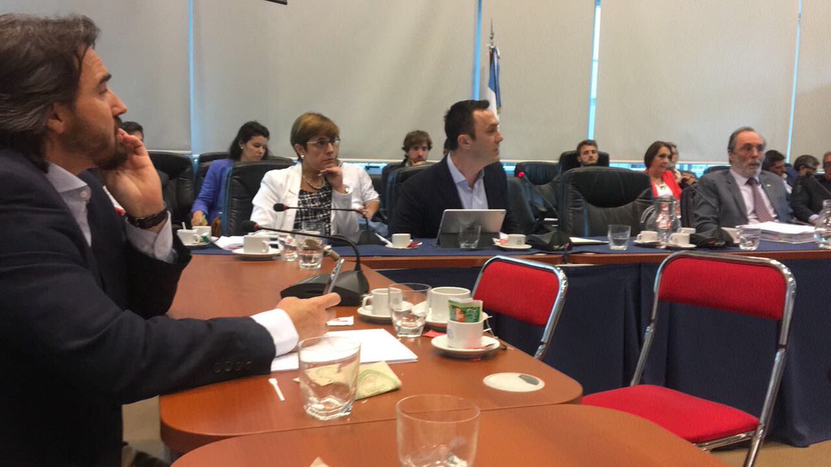 mabyburgos's tweet photo. El dictamen resultó favorable al pedido de #DesafueroDeDeVido...mañana se tratará en sesión...”Los Corruptos deben ser juzgados...” https://t.co/SWiPq9QUO4