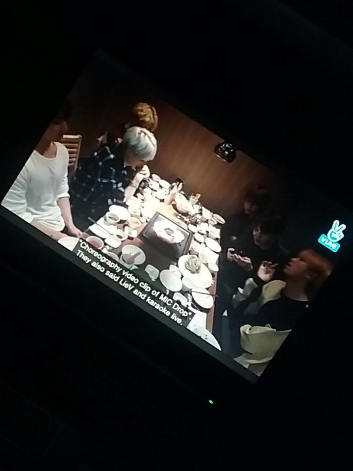 Jimin53395's tweet photo. @BTS_twt 😍😍😍😂😂 https://t.co/H3MngXs0S8