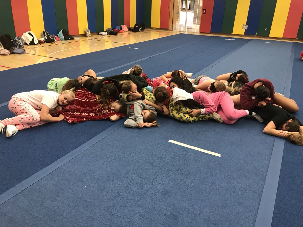 Hilton_Cheer's tweet image. Pajama day!! #SectionalsWeek #RoadToSectionals