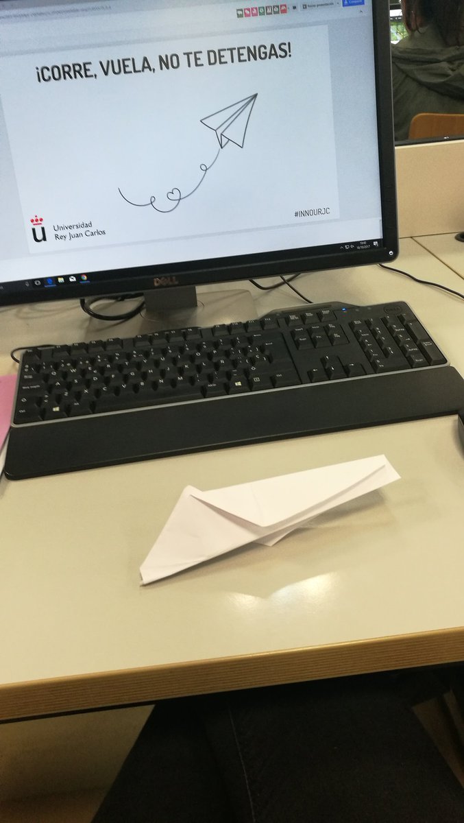 Ascen_CCSS's tweet photo. Cada uno de nosotros tiene un par de alas, pero sólo quien sueña aprende a volar. #INNOURJC #INNOCCSS https://t.co/4yHTC0Vrfy