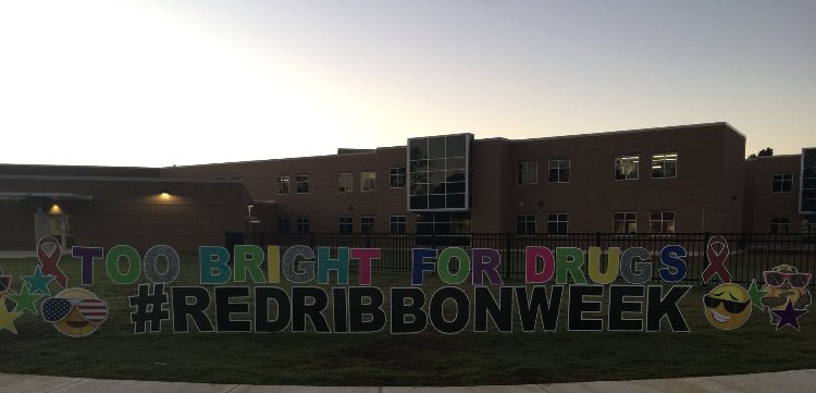 WendyAMcAlister's tweet image. Groves Grizzlies are Too Bright for Drugs!  #wearegroves #GETwitterChallenge