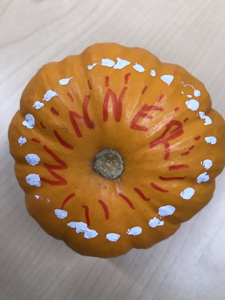 360Realty_Lax's tweet photo. Congrats to our Mini Pumpkin winner! Tomorrow we will have caramel apples in the Aguilera available to all 360 residents! https://t.co/1LepF8N95R