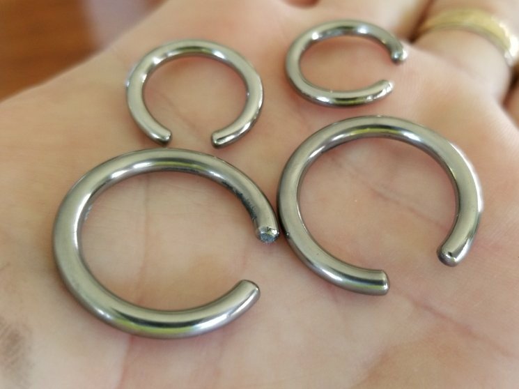 HankDesigns's tweet image. One of my best friend's birthday in a couple days.   Hand polished niobium 8ga and 10ga.   Hank is about to get artsy with the electricity.